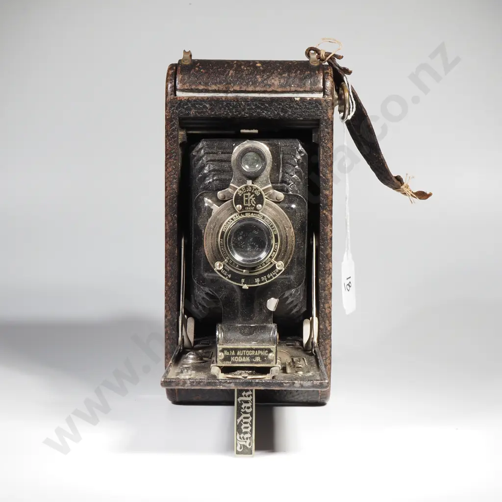 Autographic Kodak Folding Pocket Camera in Pebble Grain Leather, Produced by Eastman Kodak 1910-1920s Image 1++