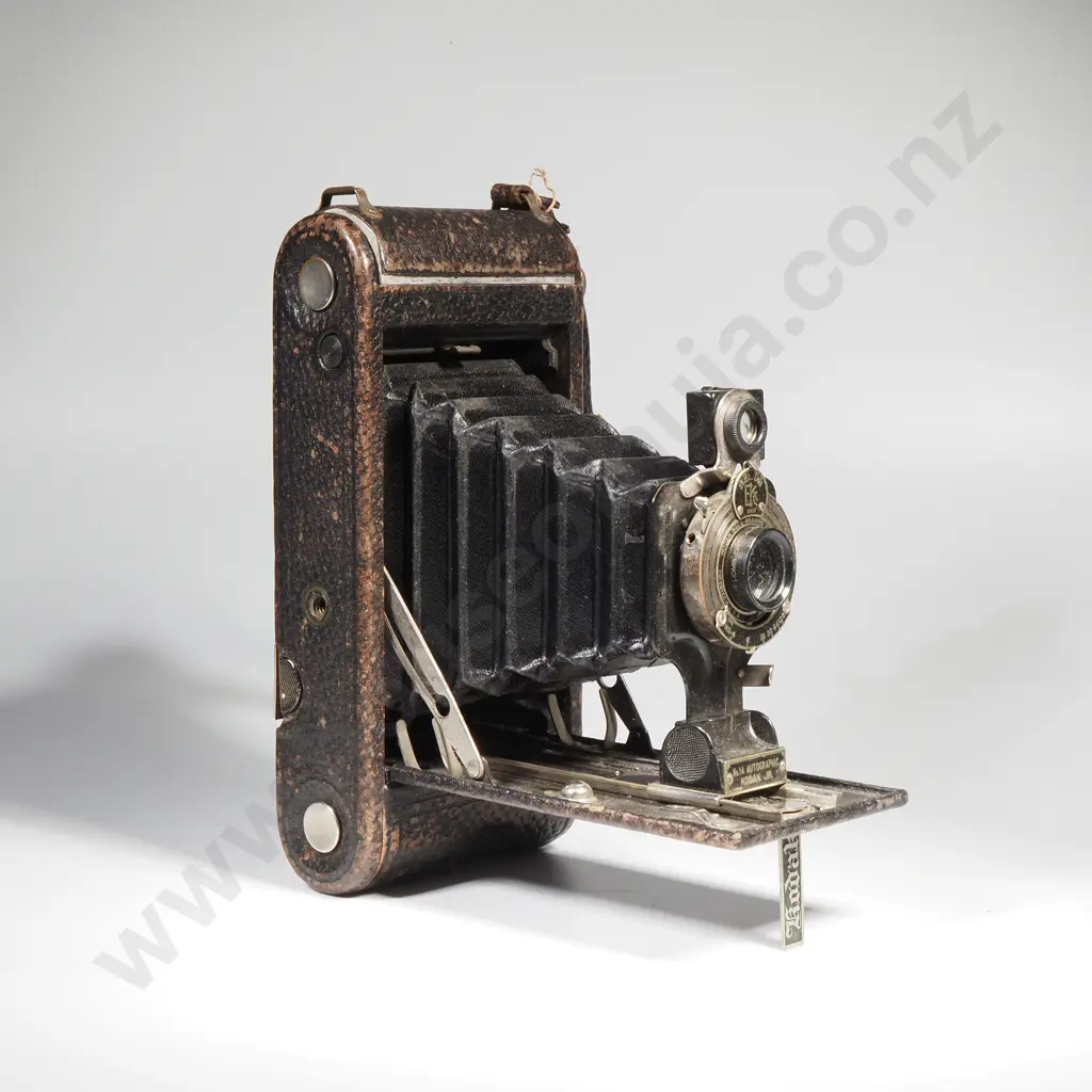 Autographic Kodak Folding Pocket Camera in Pebble Grain Leather, Produced by Eastman Kodak 1910-1920s Image 1++