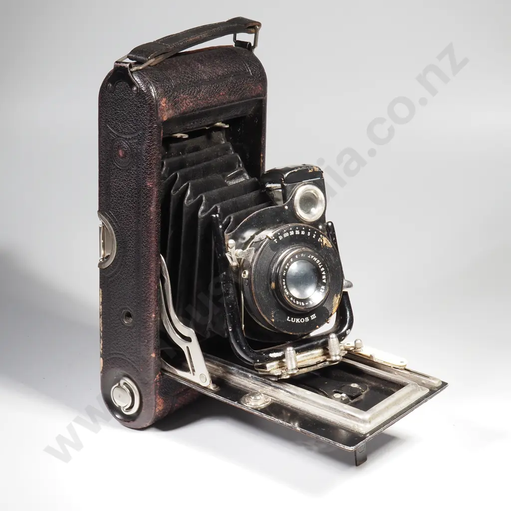 Old Folding Carbine Series Folding Camera in a Vintage Leather Carrying Case Image 1++