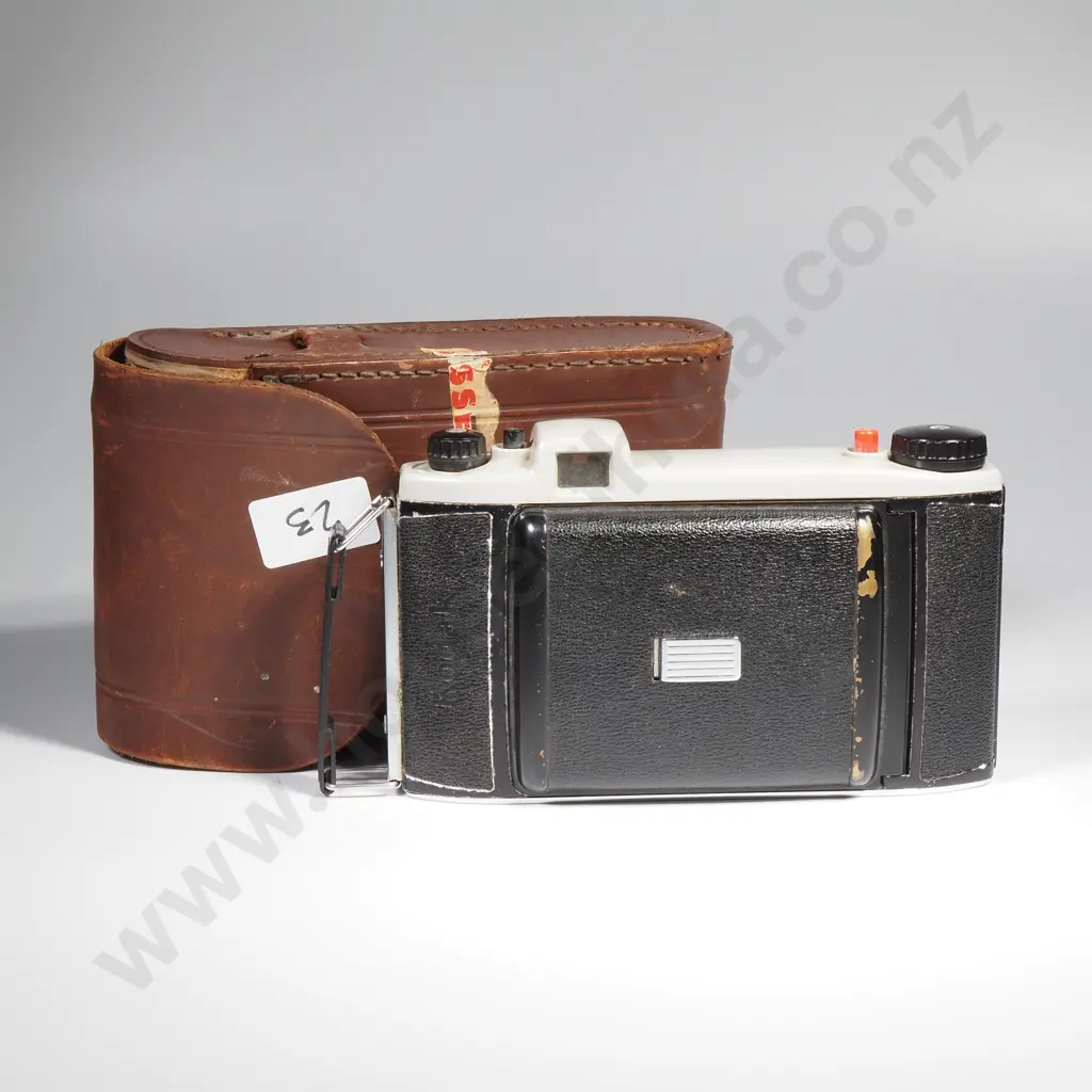 Vintage Kodak Junior Folding Camera w Case Image 1++