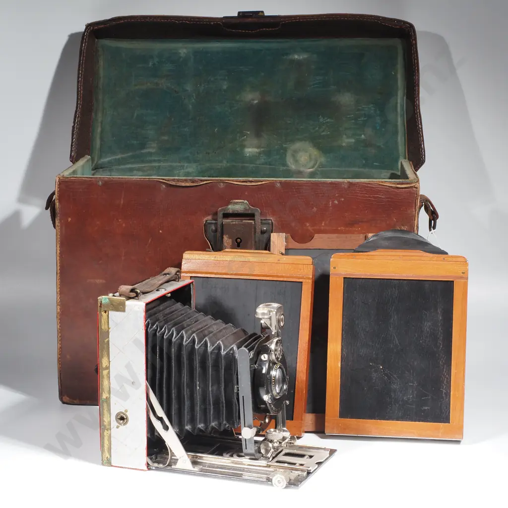 Vintage Tenax Camera in Leather Travel Bag Image 1++