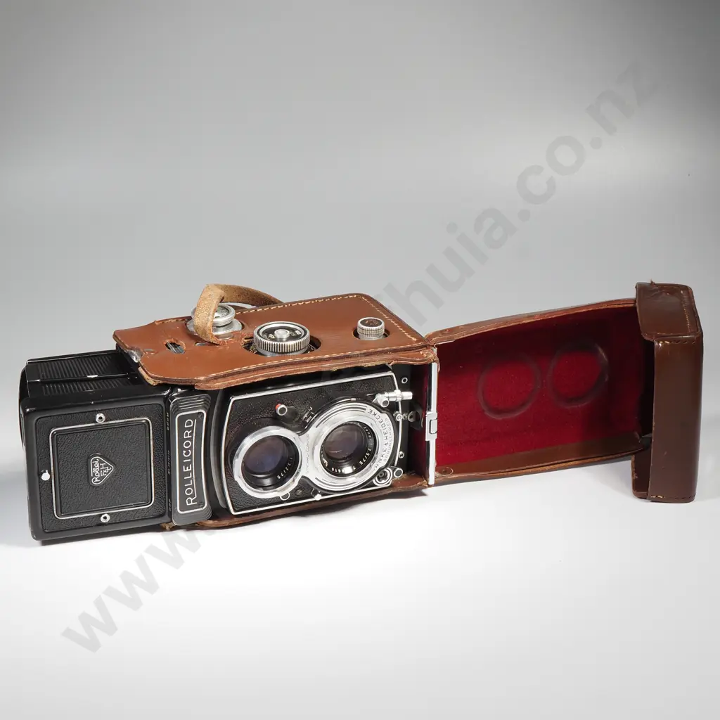 Vintage Rolleicord Twin-Lens Reflex (TLR) Medium Format Camera w Accessories Image 1++