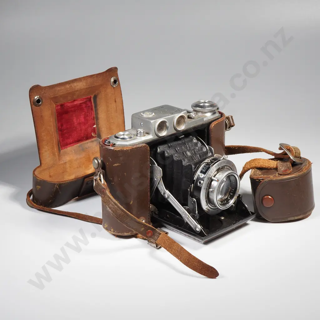 Vintage Welmy 6 x 6 Folding Camera Image 1++
