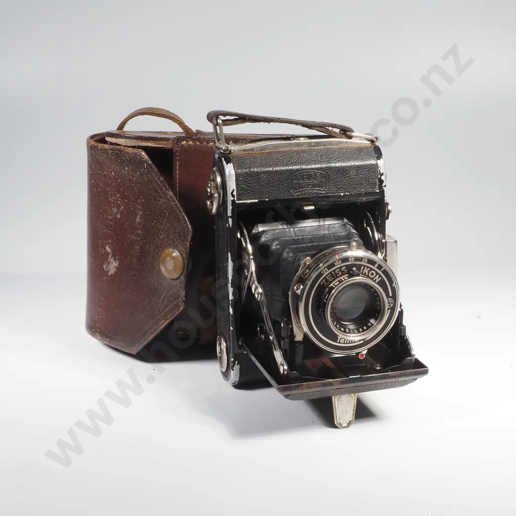 Zeiss Ikon Ikonta 520 (c.1937) in Case Image 1++