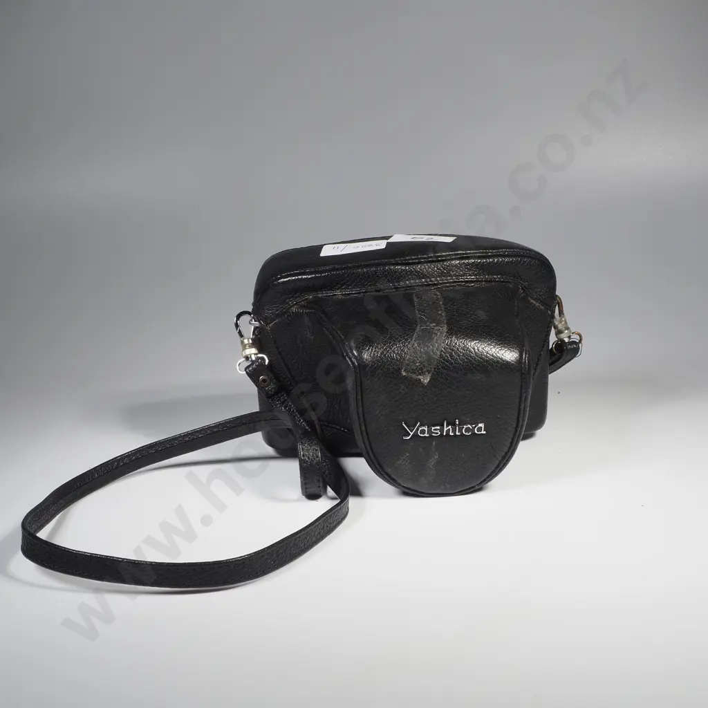 Yashica 35mm SLR Film Camera Pentamatic Camera w Black Leather Case Image 1++