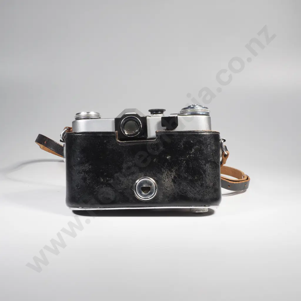 Vintage Zenit-B 35mm SLR Camera w Leather Case Image 1++
