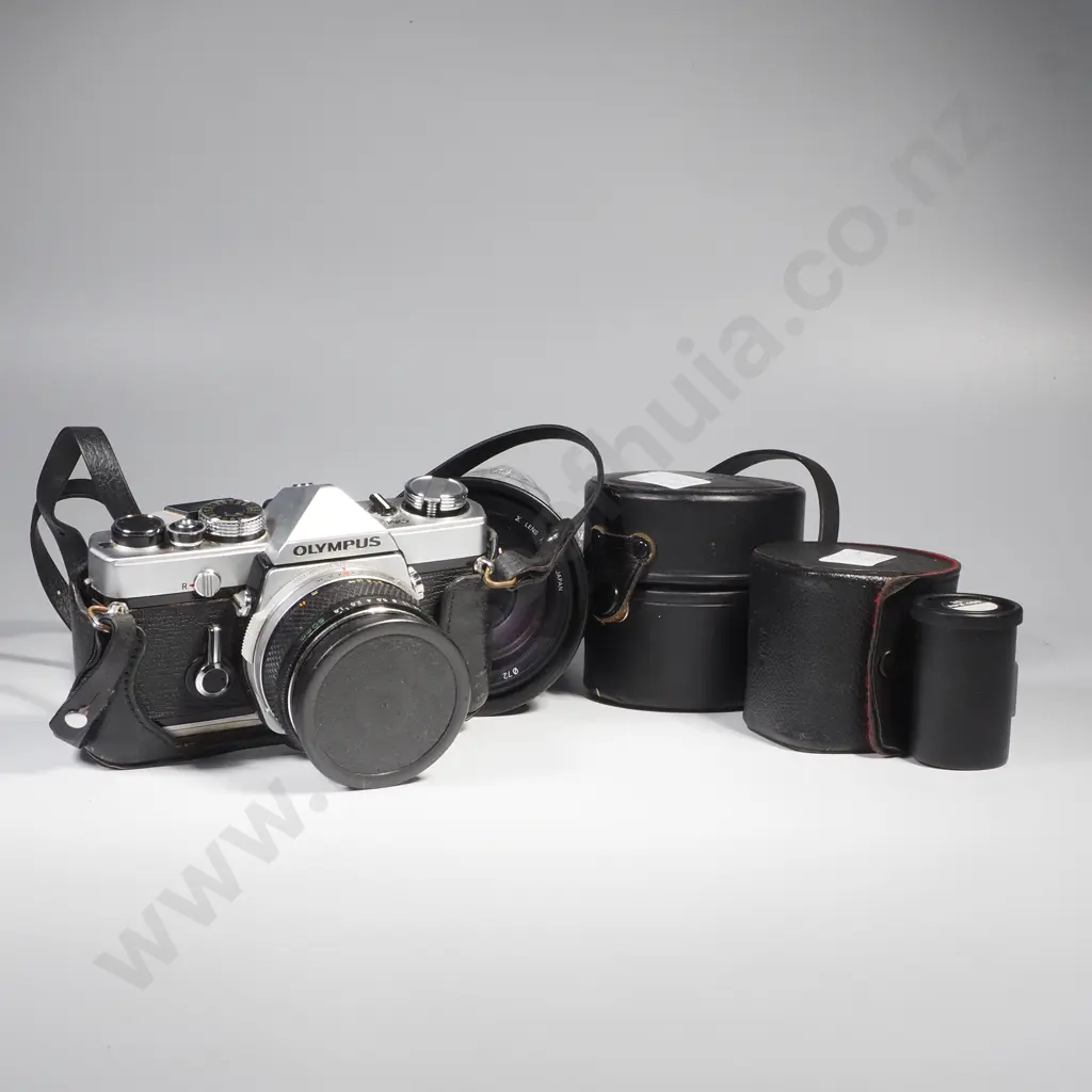 Vintage Olympus OM-1 SLR Camera w Case & Extras Image 1++