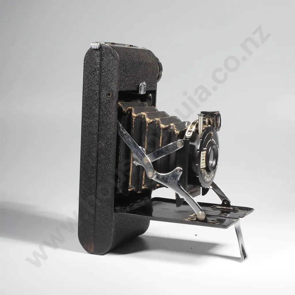 Vintage Kershaw Eight-20 Penguin Folding Roll Film Camera in Original Leather Case Image 1++