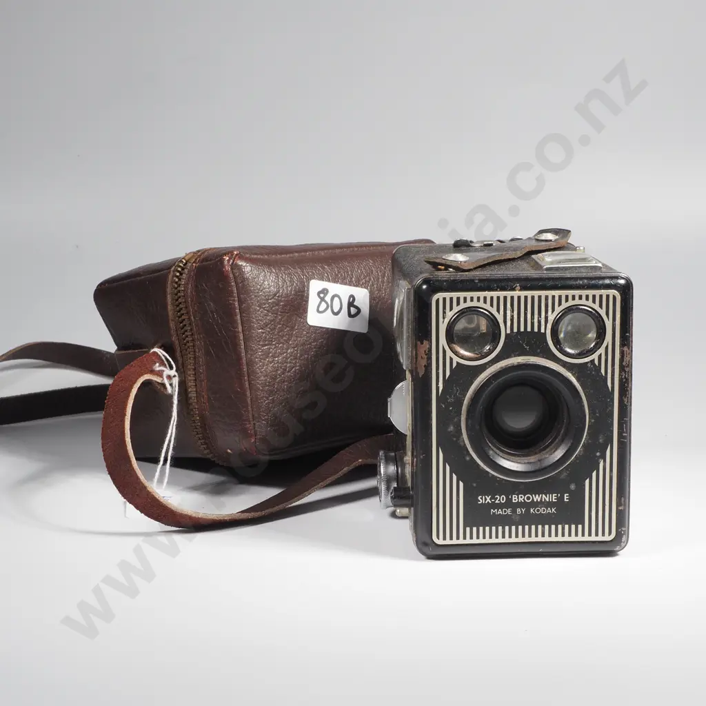 Kodak Six-20 'Brownie' E Box Camera in Original Case, Manufactured in the UK by Kodak Ltd Between 1946-1953 Image 1++