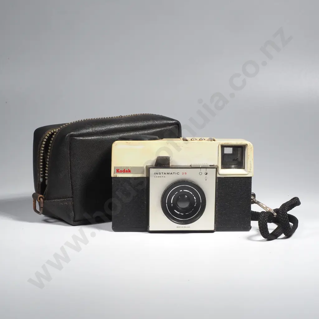 Kodak Instamatic 25 Film Camera (Uses 126 Film Cartridges) Image 1++