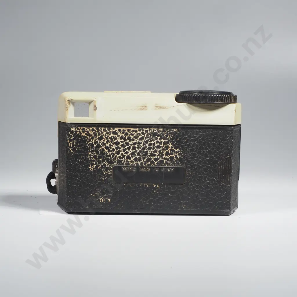 Kodak Instamatic 25 Film Camera (Uses 126 Film Cartridges) Image 1++