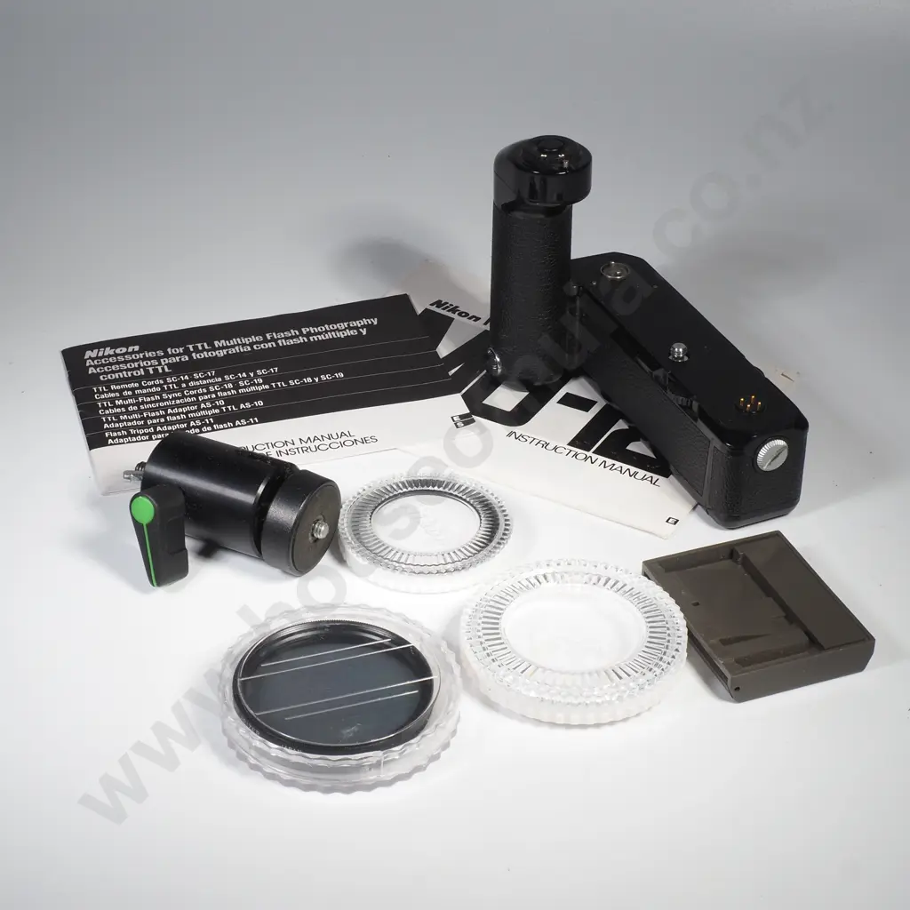 Nikon MD-12 Motor Drive Designed to Fit Nikon FM, FE, FA & FE2 Series & a Nikon Focusing Screen Image 1++