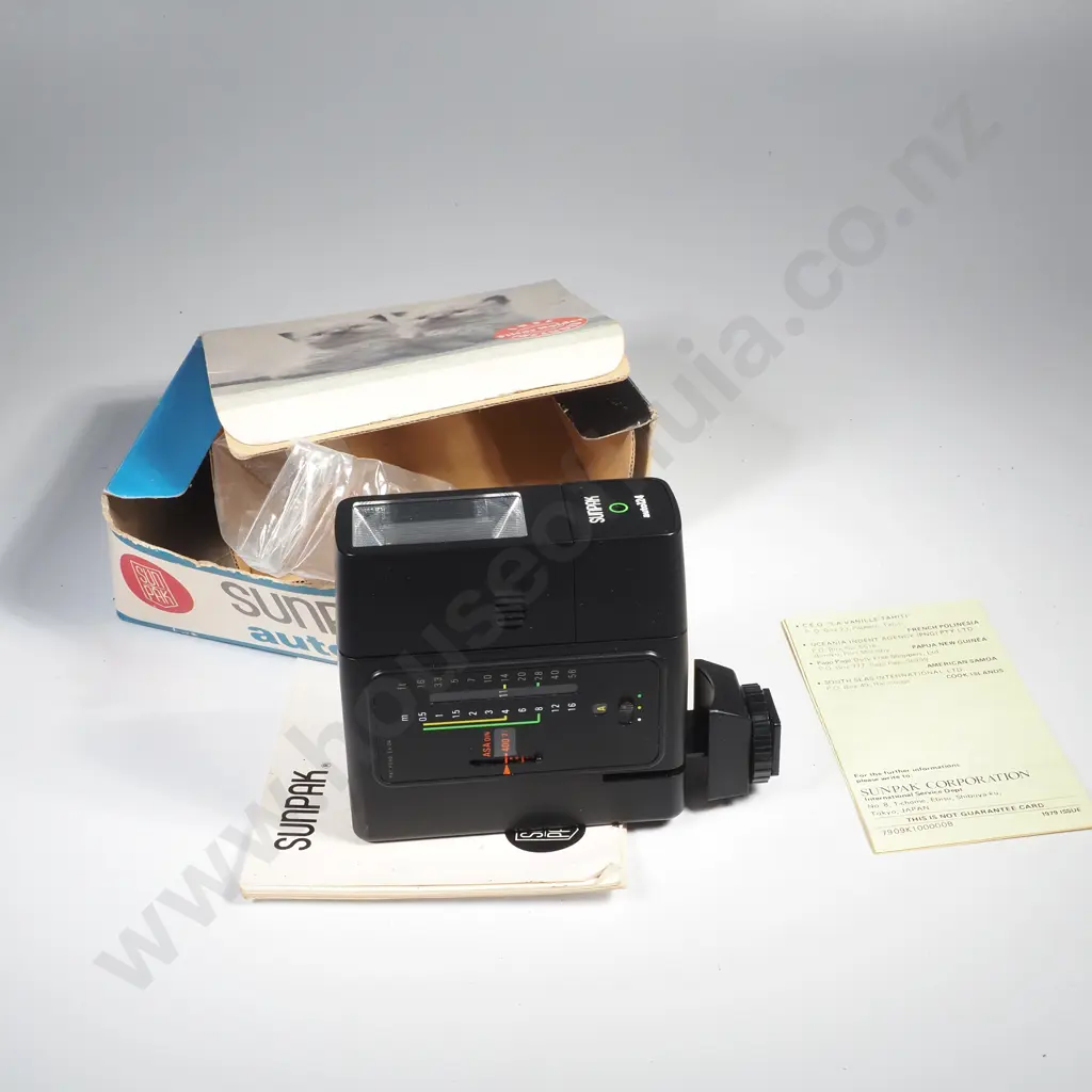 Sunpak Auto 124 Flash Unit w Instructions Image 1++