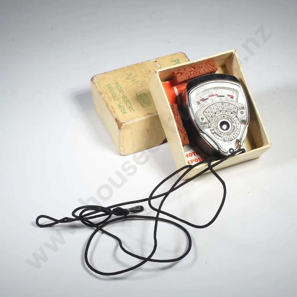 Vintage Boxed Pullin Vest Pocket Photo-Electric Exposure Light Meter Image 1++