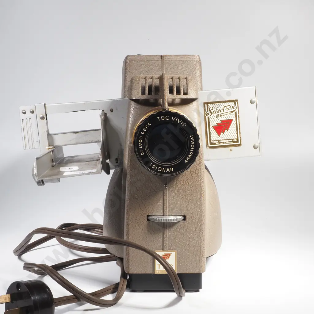 TDC Selectron Semimatic Projector Designed to Show 35mm Slides w a 'Vivid Trionar Anastigmat' Lens Image 1++