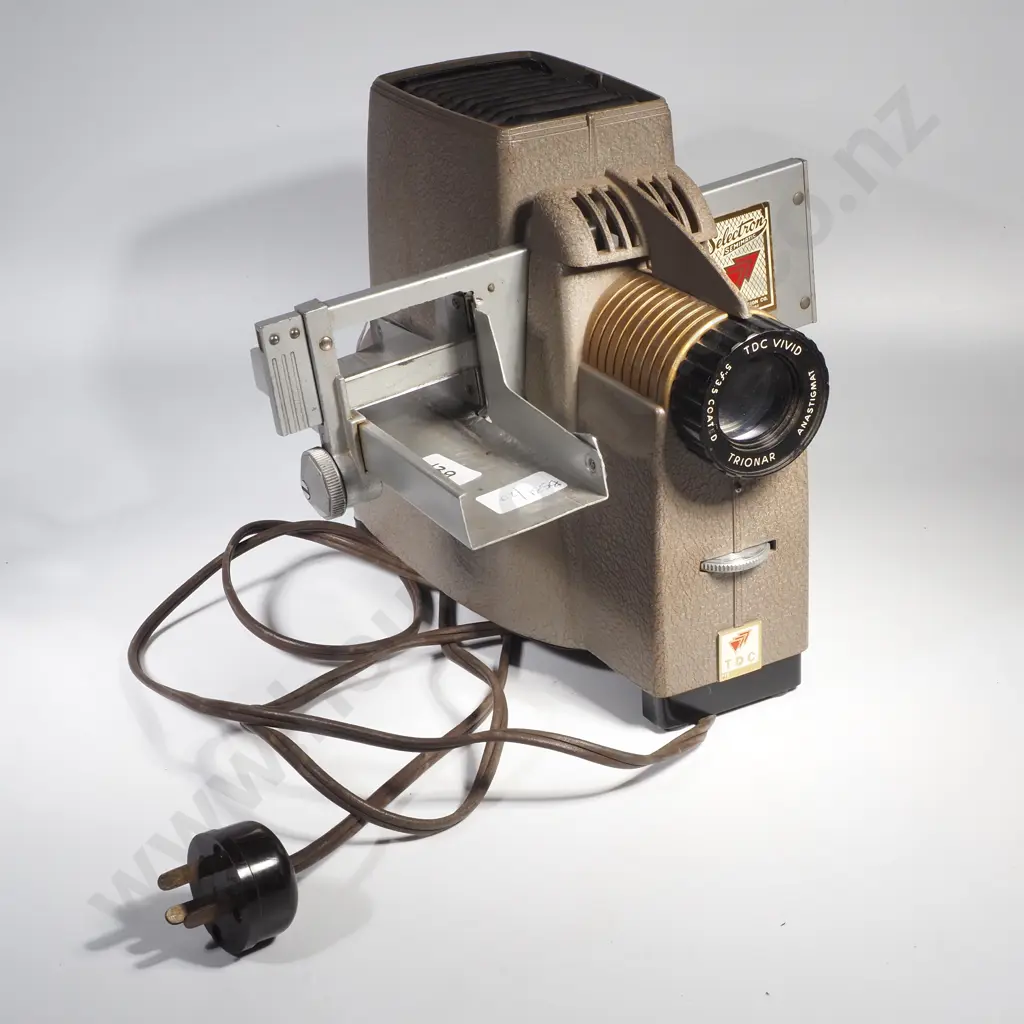 TDC Selectron Semimatic Projector Designed to Show 35mm Slides w a 'Vivid Trionar Anastigmat' Lens Image 1++