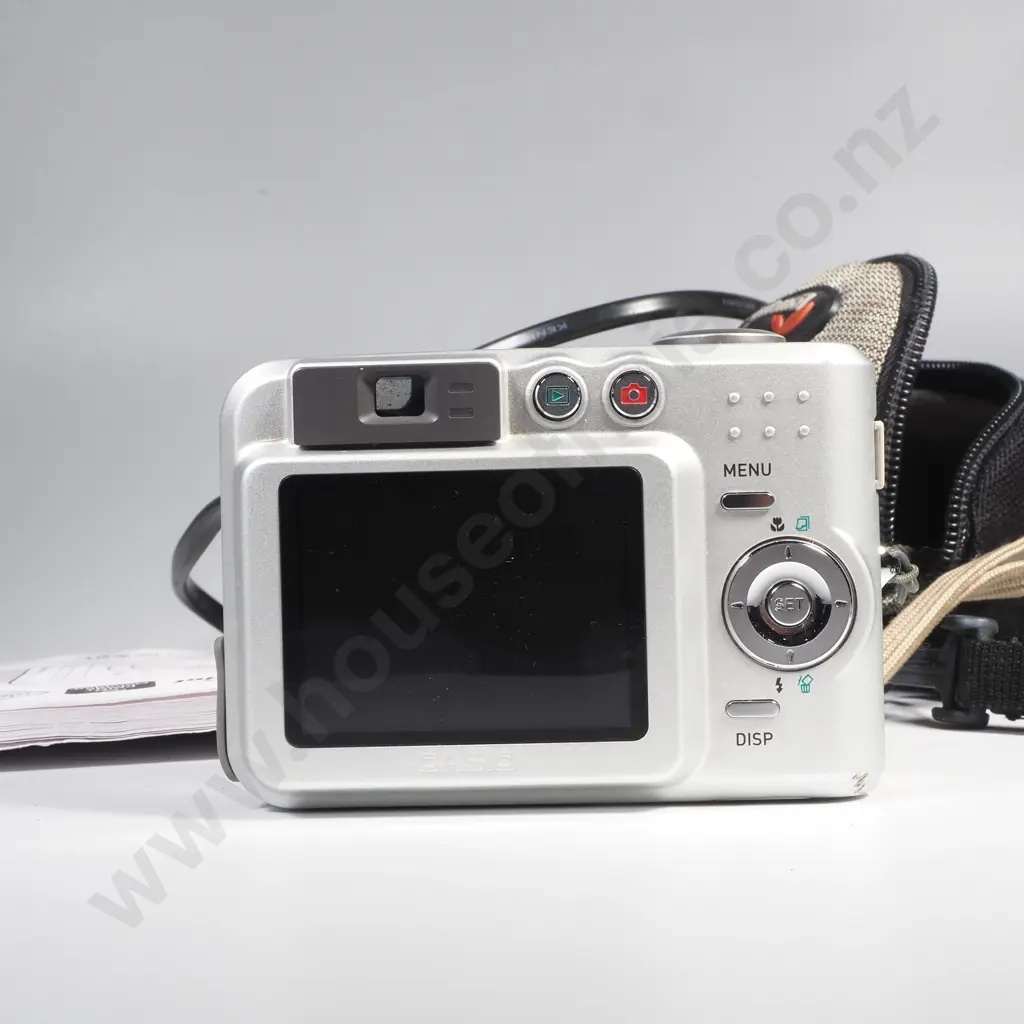 Casio Digital Camera QV-RS1 3x Optical Zoom 5.0 w Casio Battery Charger & Instruction Booklet Image 1++