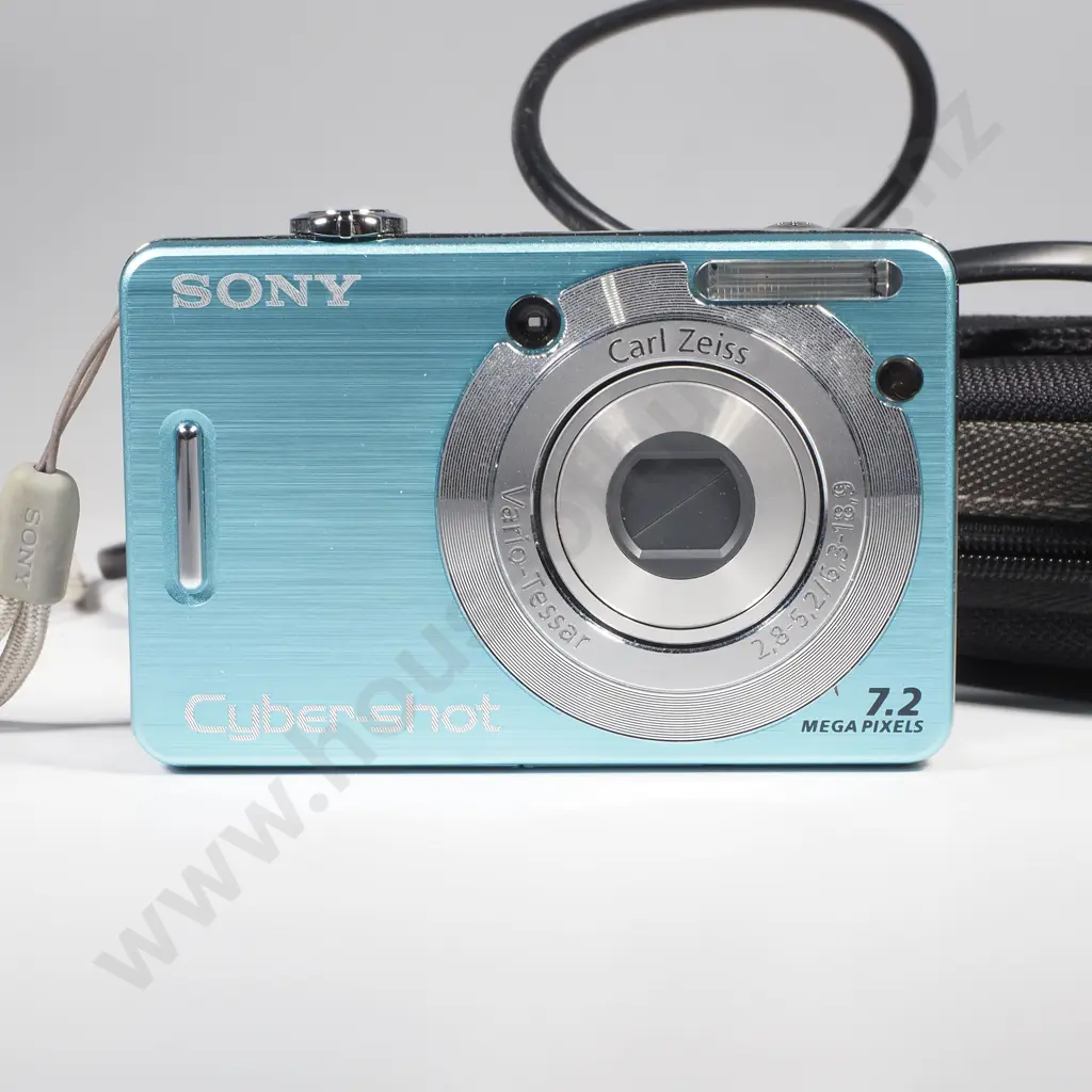 Sony Blue Cyber-Shot Camera w Battery Charger and Carry Case Image 1++