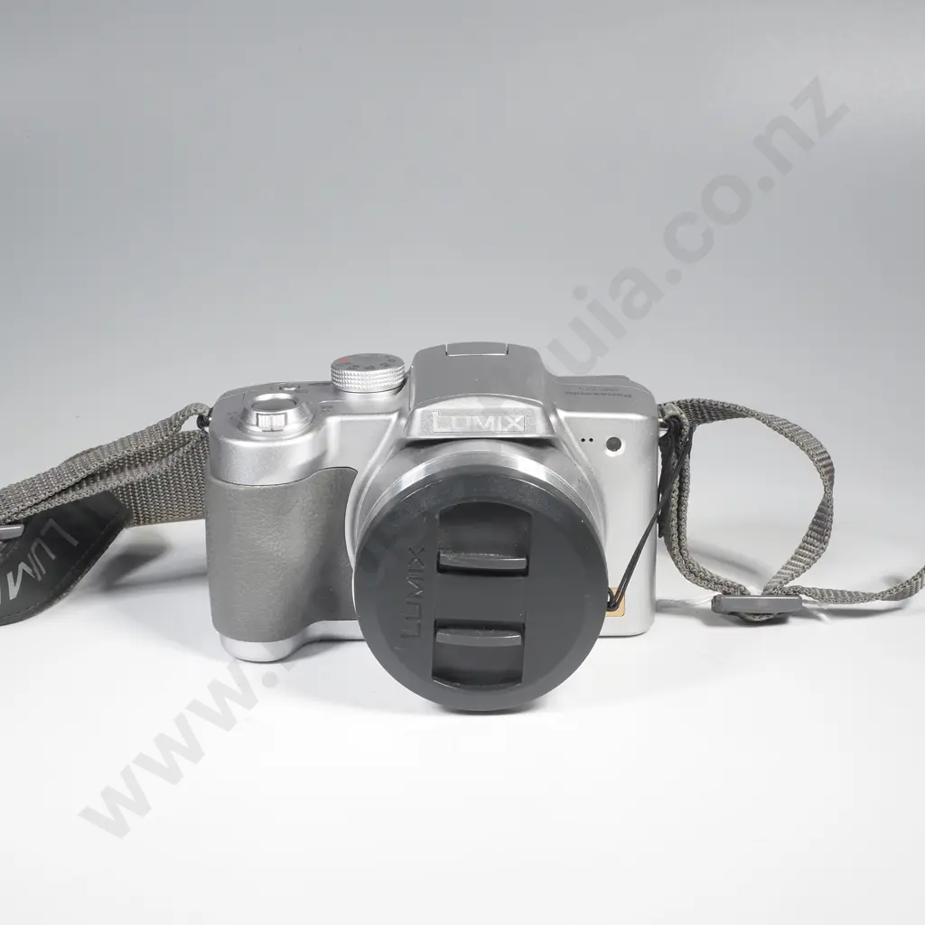 Panasonic Lumix DMC-FZ5 Camera & Case Image 1++