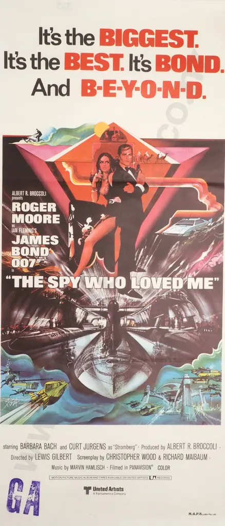 1977 Original Daybill Movie Poster for the James Bond Film 'The Spy Who Loved Me' Featuring Artwork by Bob Peak Image 1++