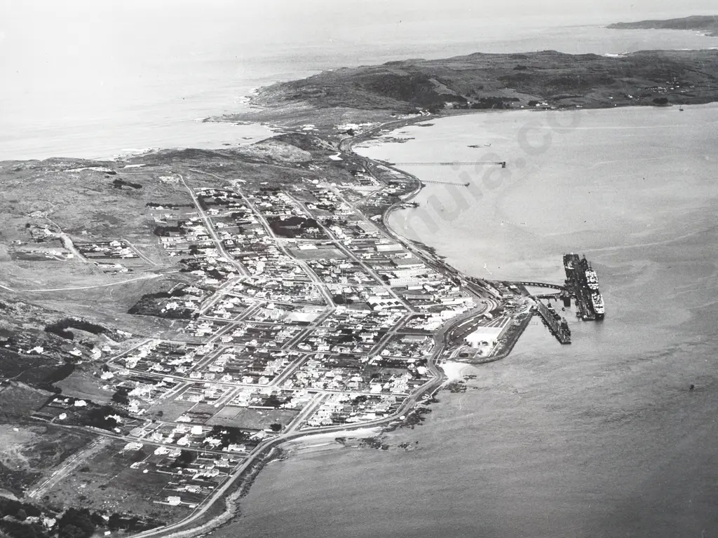 Victor Carlyle Browne - Bluff, Photograph Image 1++