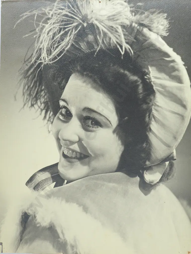 Geoffrey William Perry - Portrait Photograph of a Society Lady Image 1++