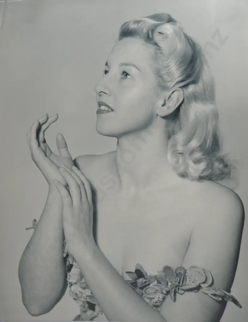 Frederick Lennard Casbolt - Portrait Photograph of 'Lenora' Image 1++