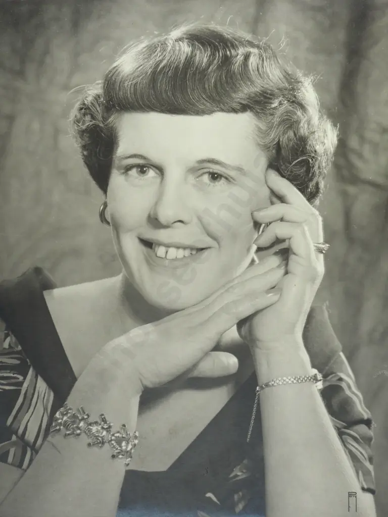 Geoffrey William Perry - Studio Portrait of 'Miss Frost of Levin', Photograph, 1946 Image 1++