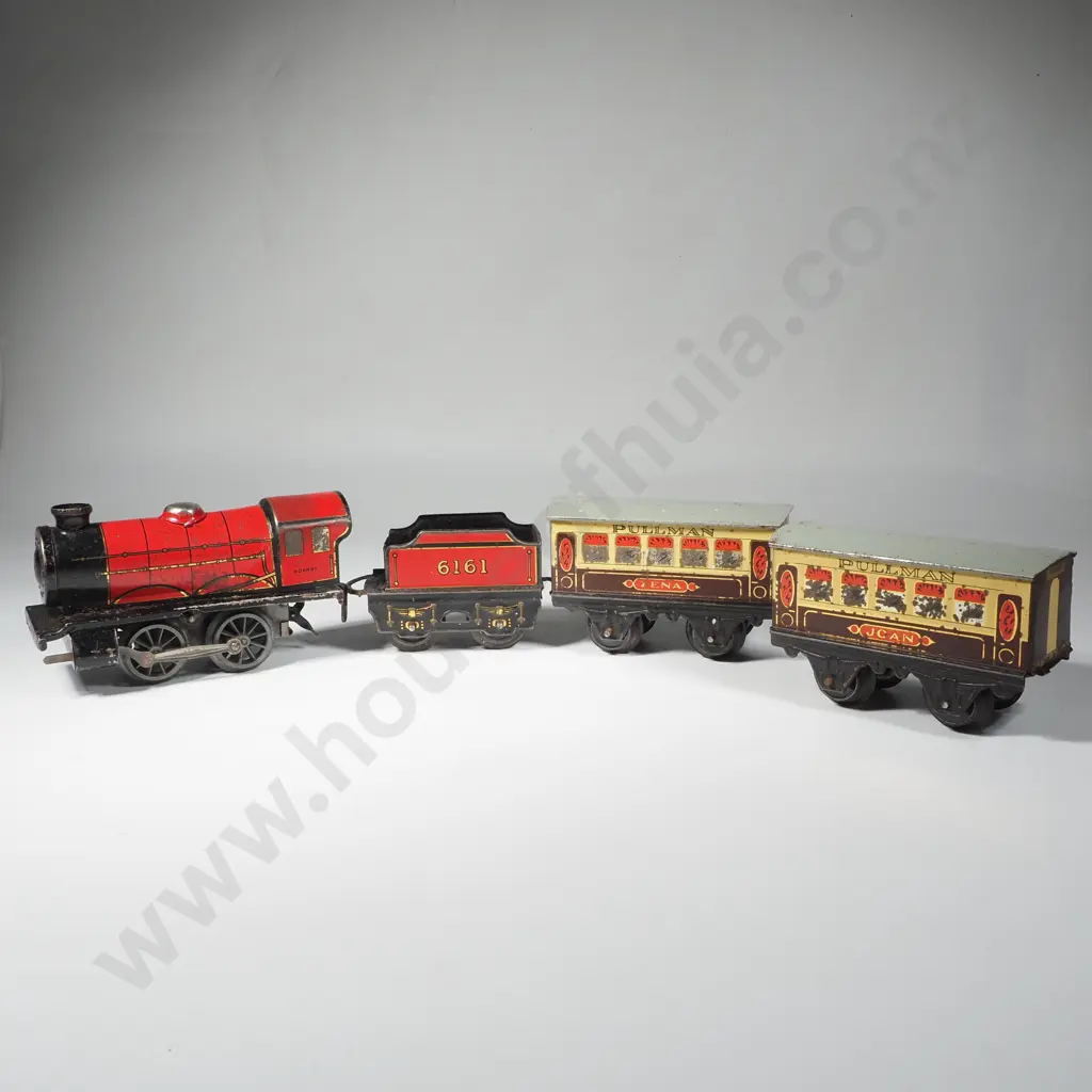 Hornby O Gauge Red Steam Engine, a Tender & Two Passenger Coaches Image 1++