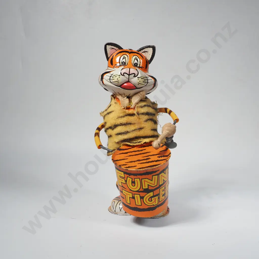 Japanese Louis Marx Funny tiger Tin Wind Up Toy, when Turned On he Drums & Sways from Side to Side Image 1++