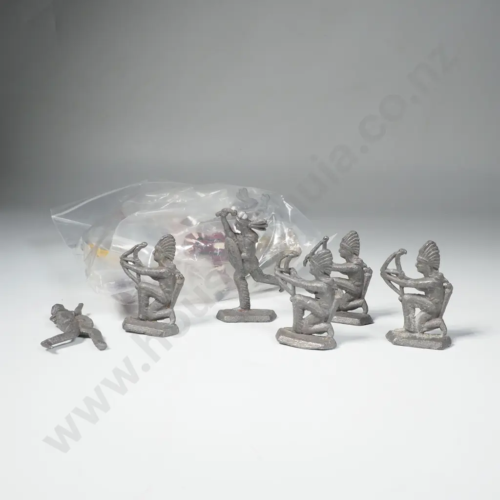 Vintage Lead Toy Indians x 14 Image 1++