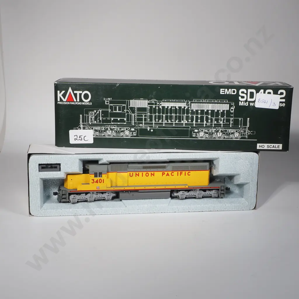 Boxed Diesel Locomotive HO Scale Kato Precision Railroad Models EMD  S 40-2 Mid w Snoot Nose Image 1++