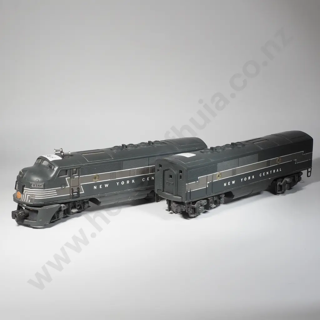 Lionel 2344 New York Central F3 Diesel Locomotive w Grey & Silver Paint & New York Central Lettering  w Freight Wagon Image 1++