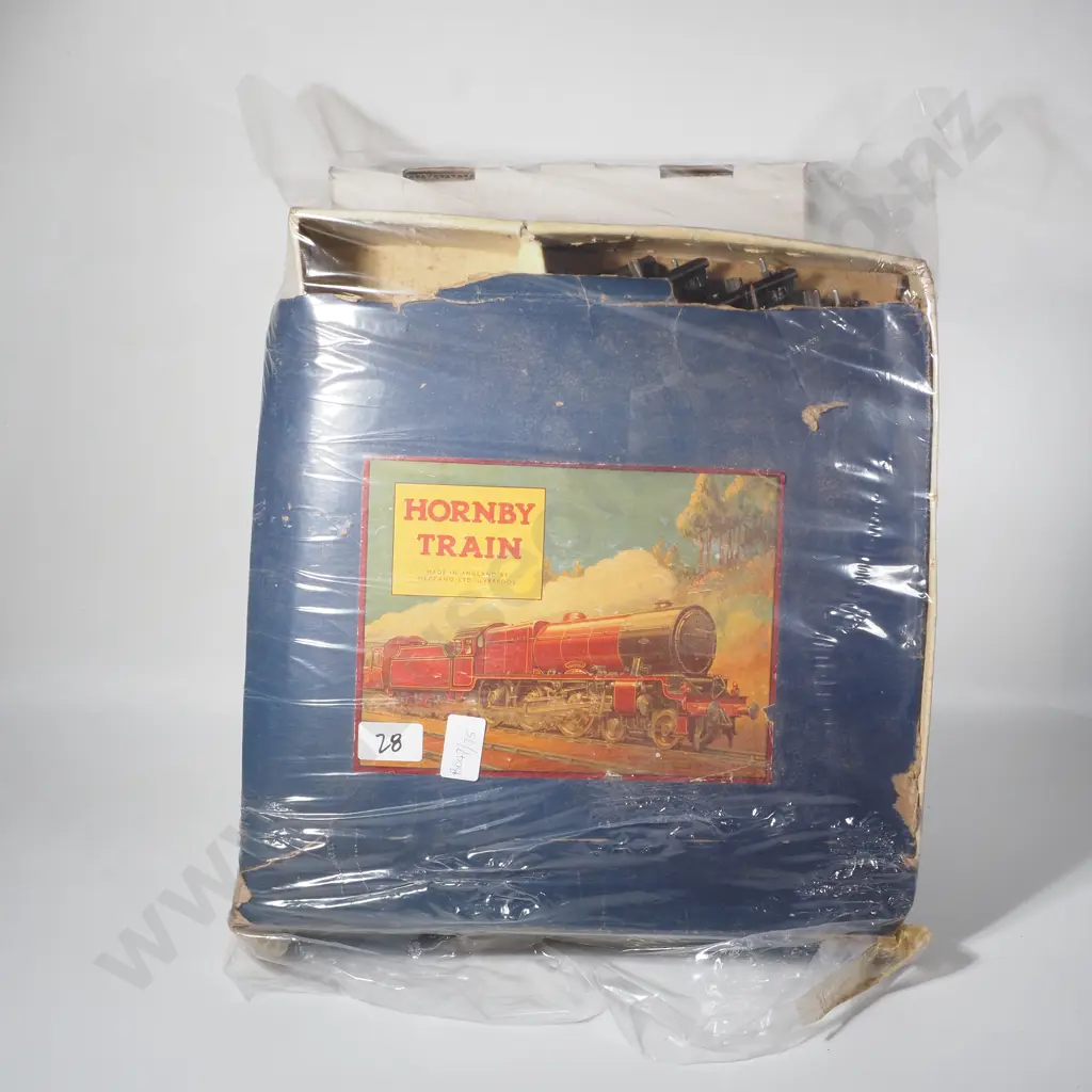 Hornby O Gauge Engine, Wagons, Keys & A Hornby Box w Some Rails Image 1++