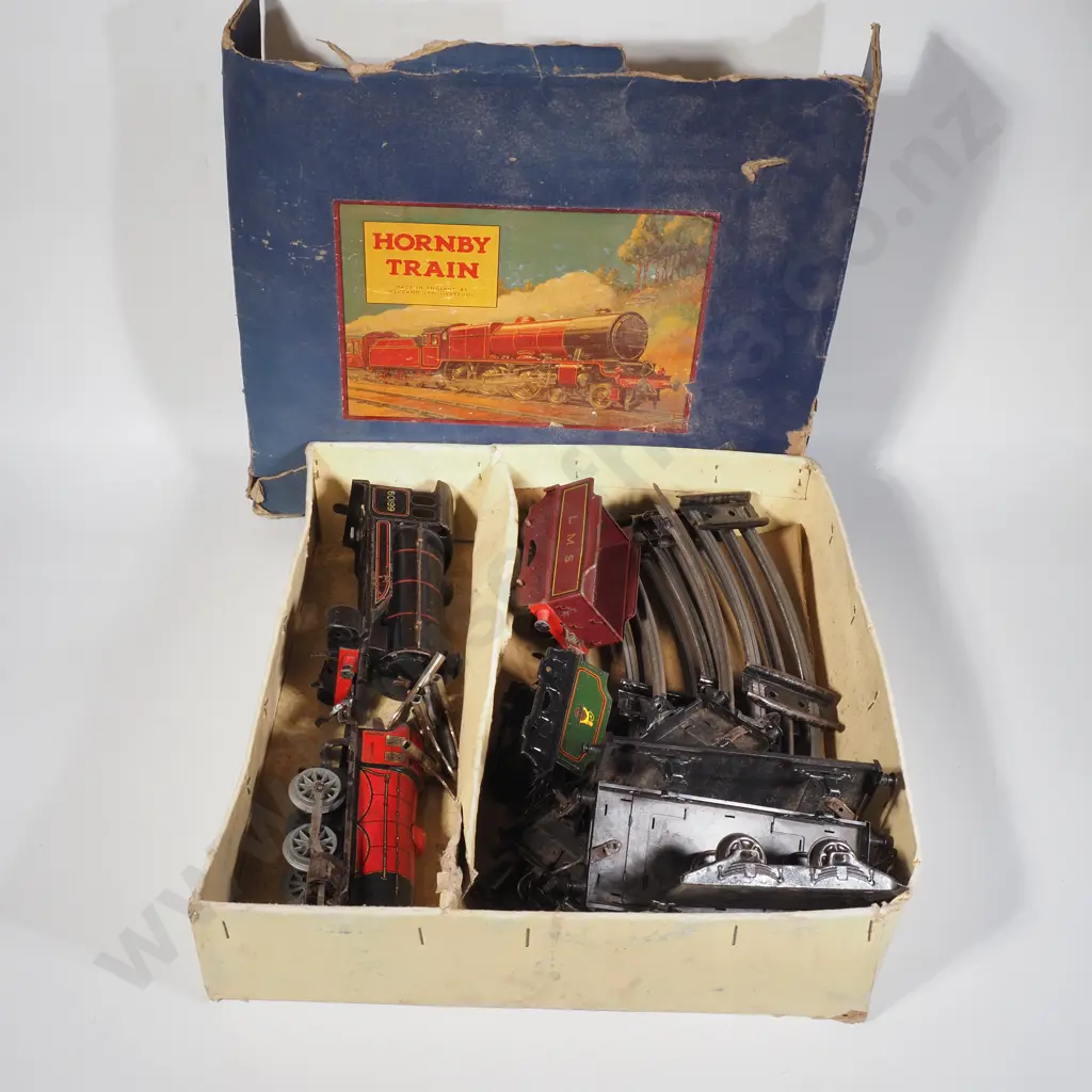 Hornby O Gauge Engine, Wagons, Keys & A Hornby Box w Some Rails Image 1++