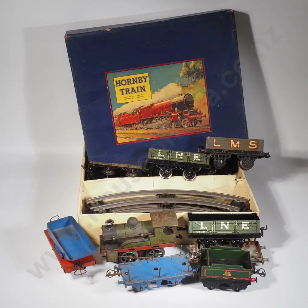 Hornby O Gauge Engine 1452 & Eight Wagons & Freight Cars w a Hornby Box Containing Only Rails Image 1++