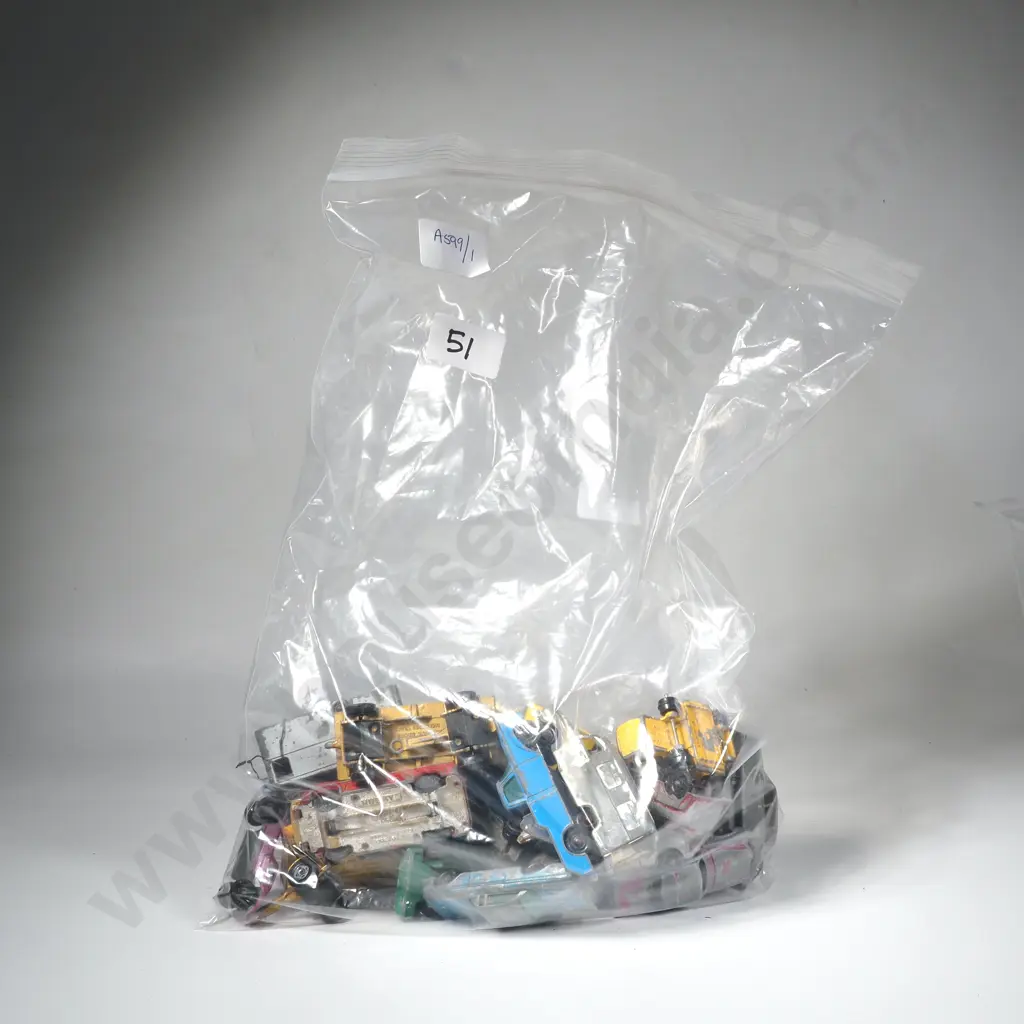 Collection of Approx 25 Matchbox Vehicles Image 1++