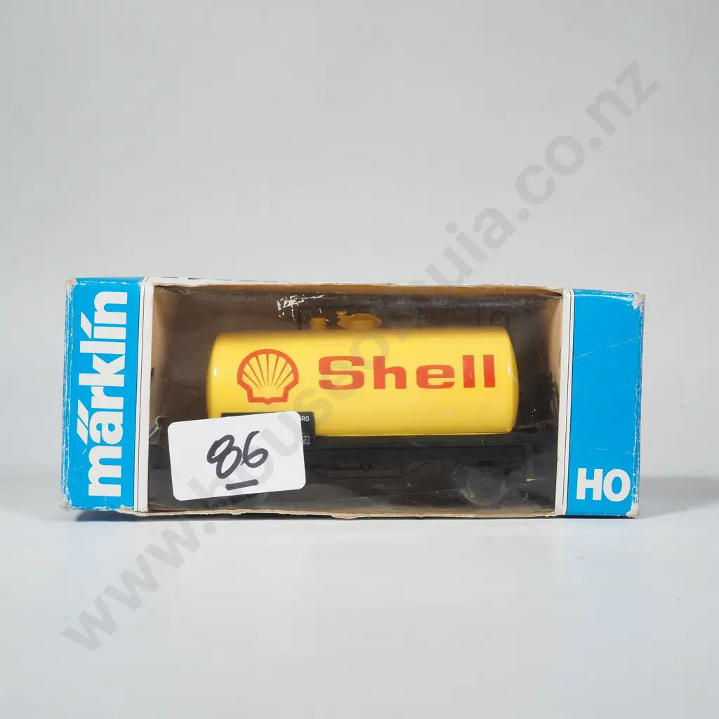 Märklin 4442  H0 Scale (1:87) 2-Axle Shell Oil Tank Car, In Original Box Image 1++