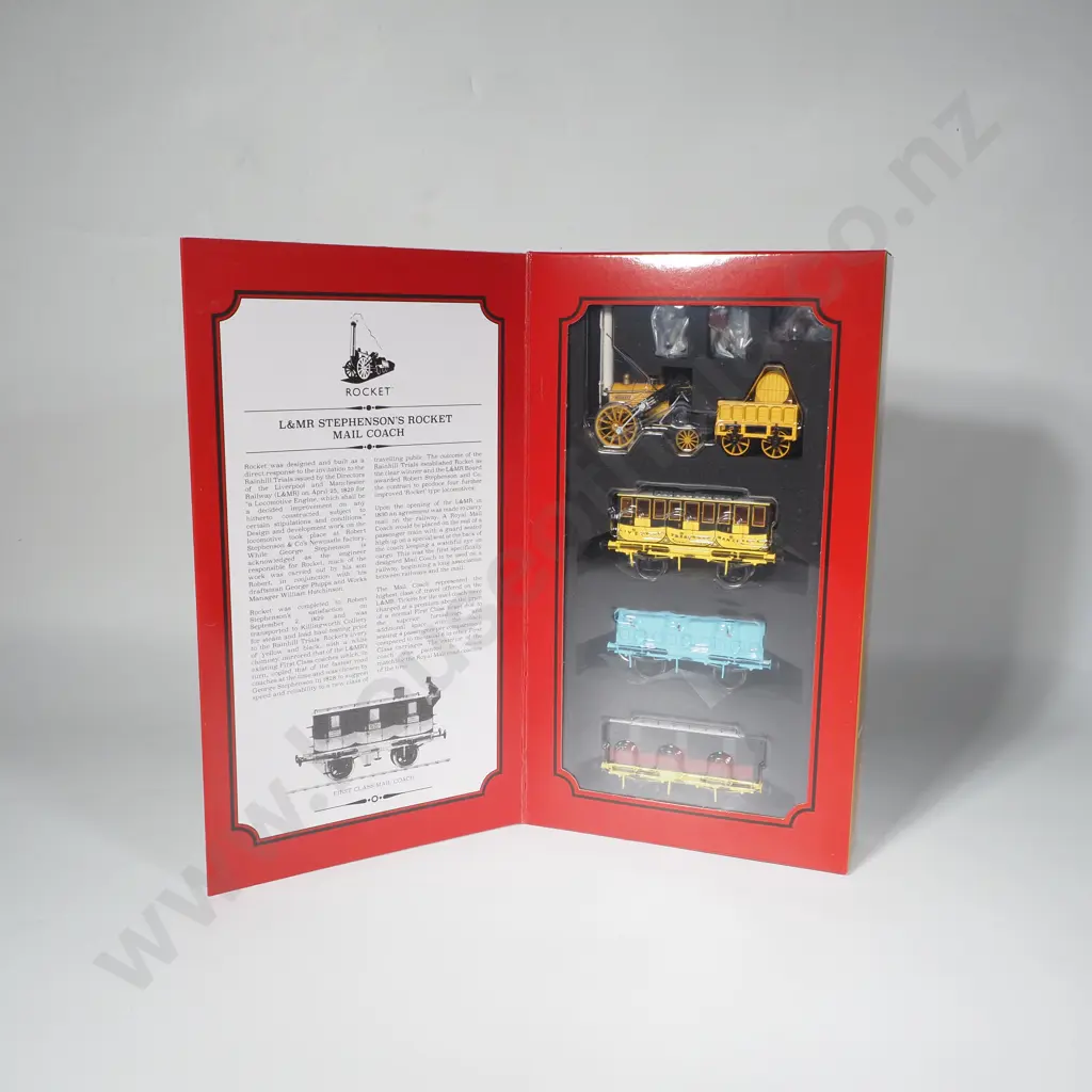 Hornby 'Railway Museum' - L&MR Stephenson's Rocket Mail Coach Train Pack - Mint in Box R3956 Image 1++