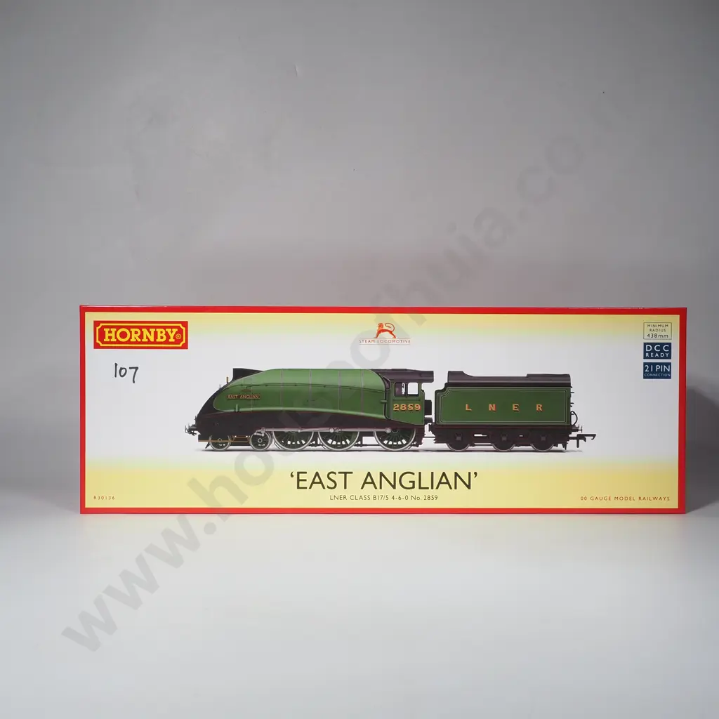 Hornby - LNER Class b17/5 'East Anglian' Steam Locomotive - Mint in Box R30136 Image 1++