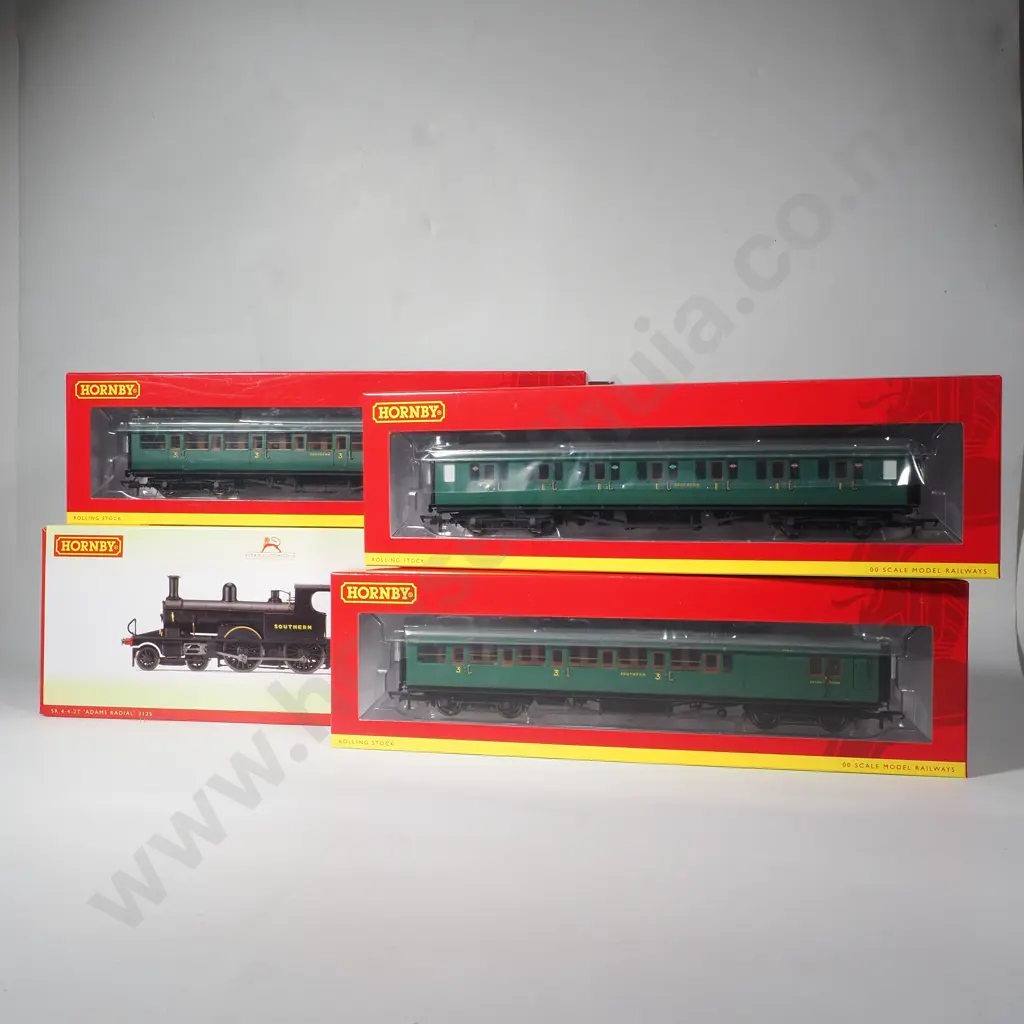 Hornby - Sovereign 'Southern Rambler' Train Pack - Mint in Box R3790 Image 1++