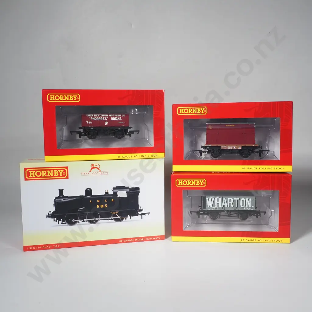 Hornby - Sovereign 'The Station Pilot' Train Pack - Mint in Box R3789 Image 1++