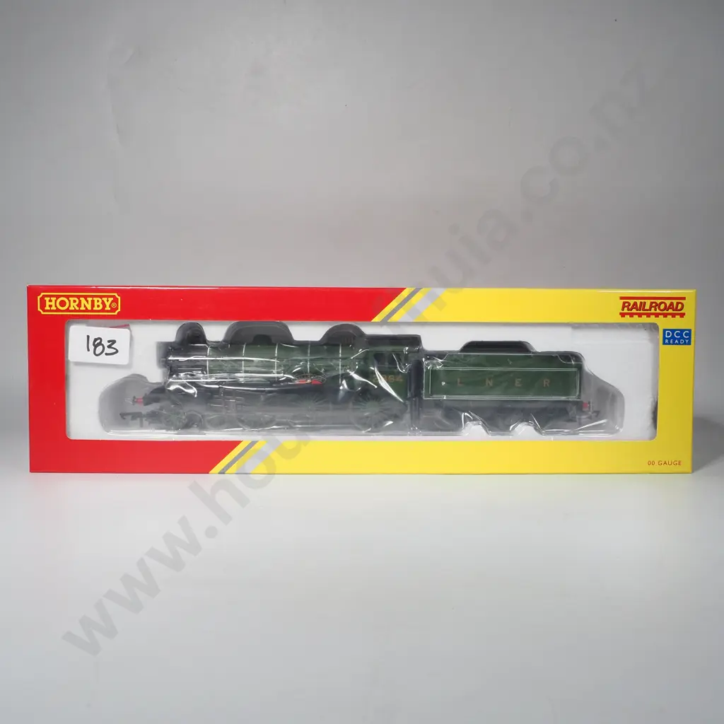 Hornby 'Railroad' - Liner B17 Class Locomotive - Mint in Box R3588 Image 1++