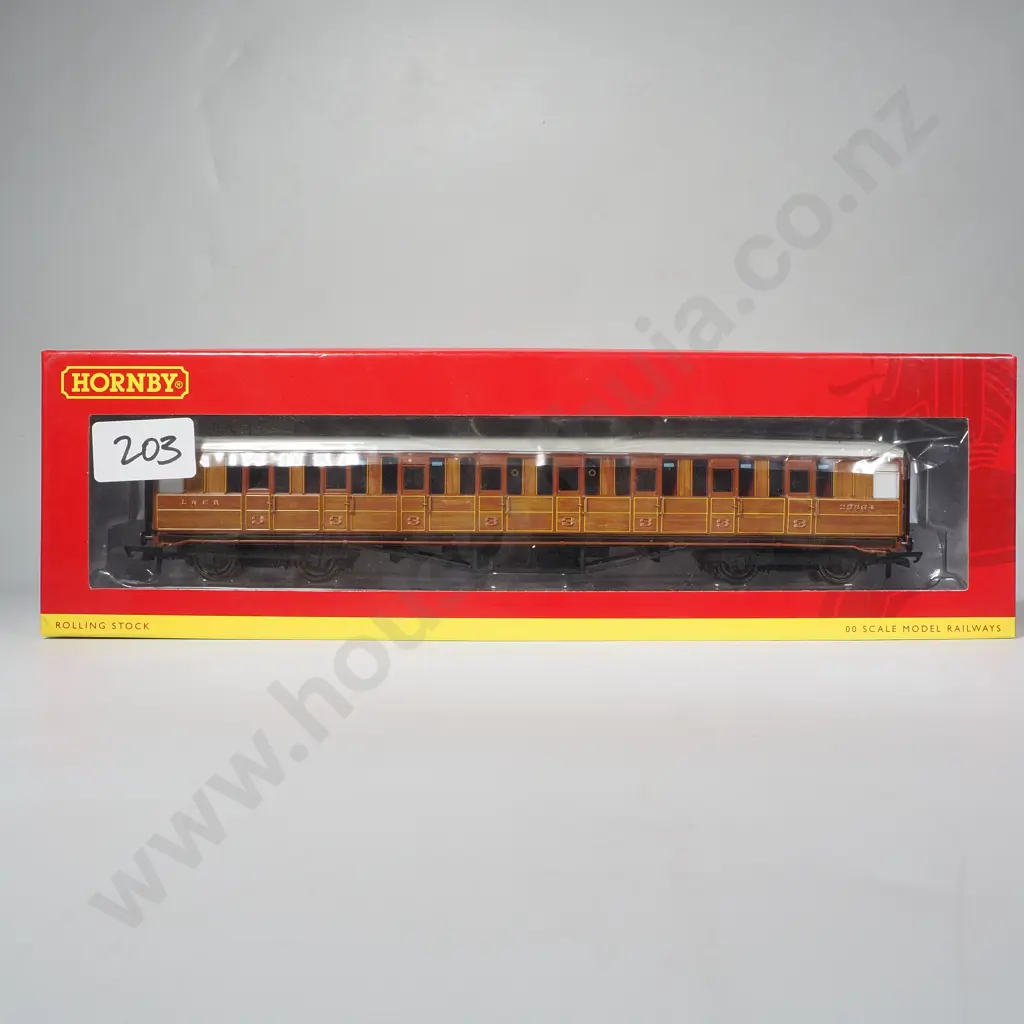 Hornby - LNER Corridor 3rd Class Coach - Mint in Box R4828 Image 1++