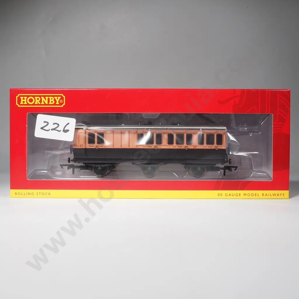 Hornby - L&SWR Brake 3rd Class 6 Wheel Coach - Mint in Box R40293 Image 1++