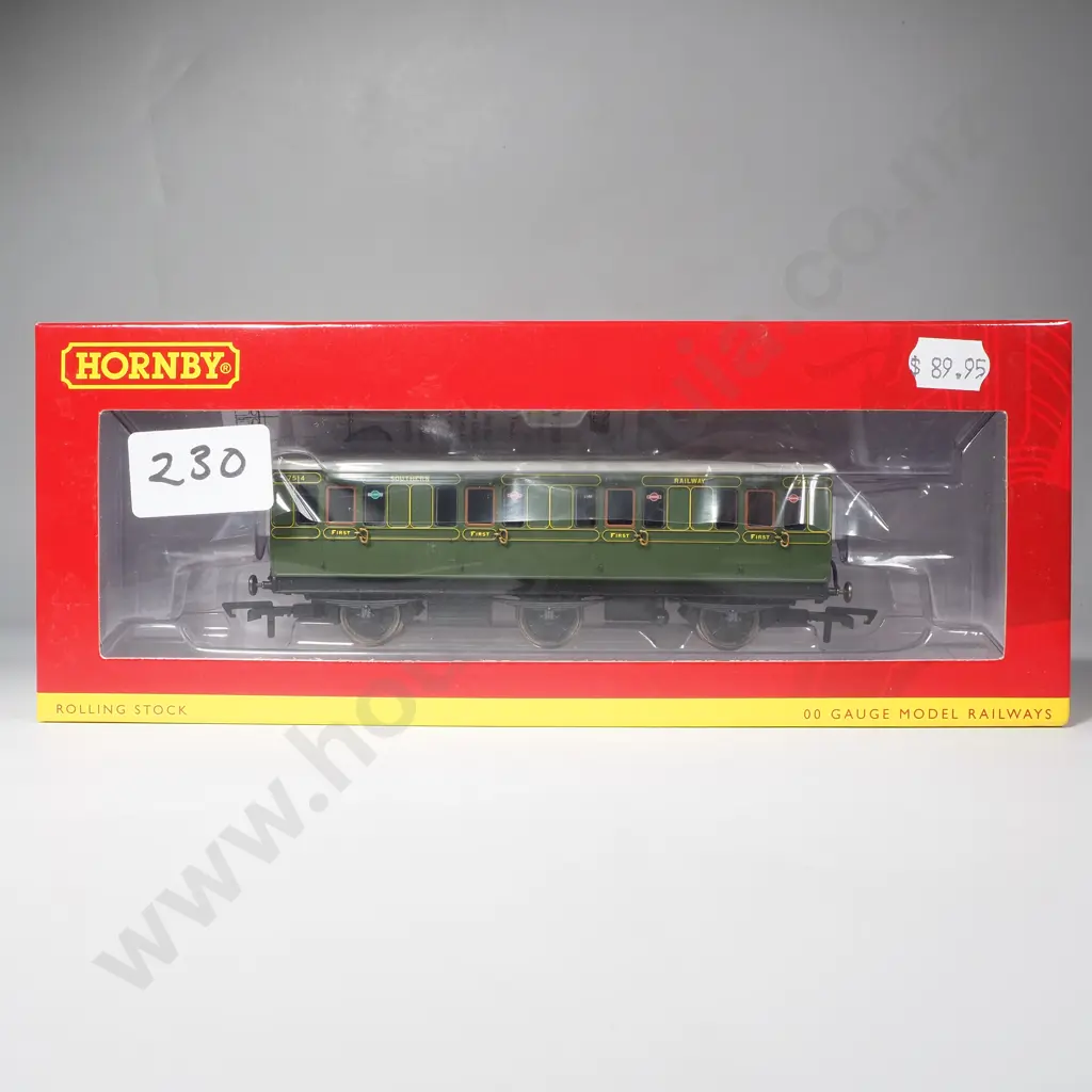 Hornby - SR 6 Wheel 1st Class Coach - Mint in Box R40085 Image 1++