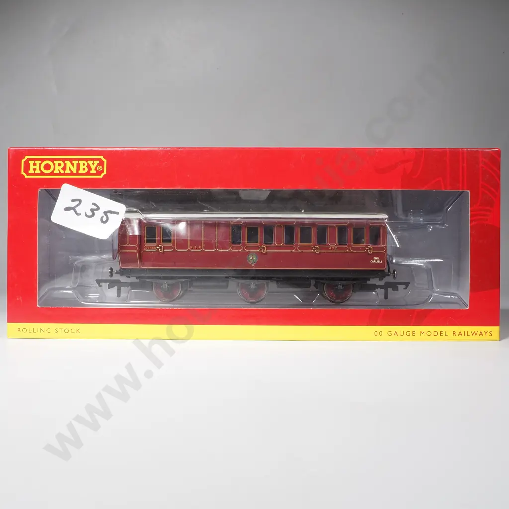 Hornby - NBR 6 Wheel Coach Unclassed - Mint in Box R40093 Image 1++