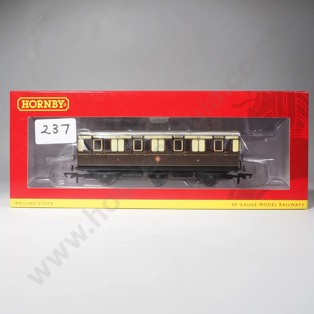 Hornby - GWR 1st Class 6 Wheel Coach - Mint in Box R40304 Image 1++