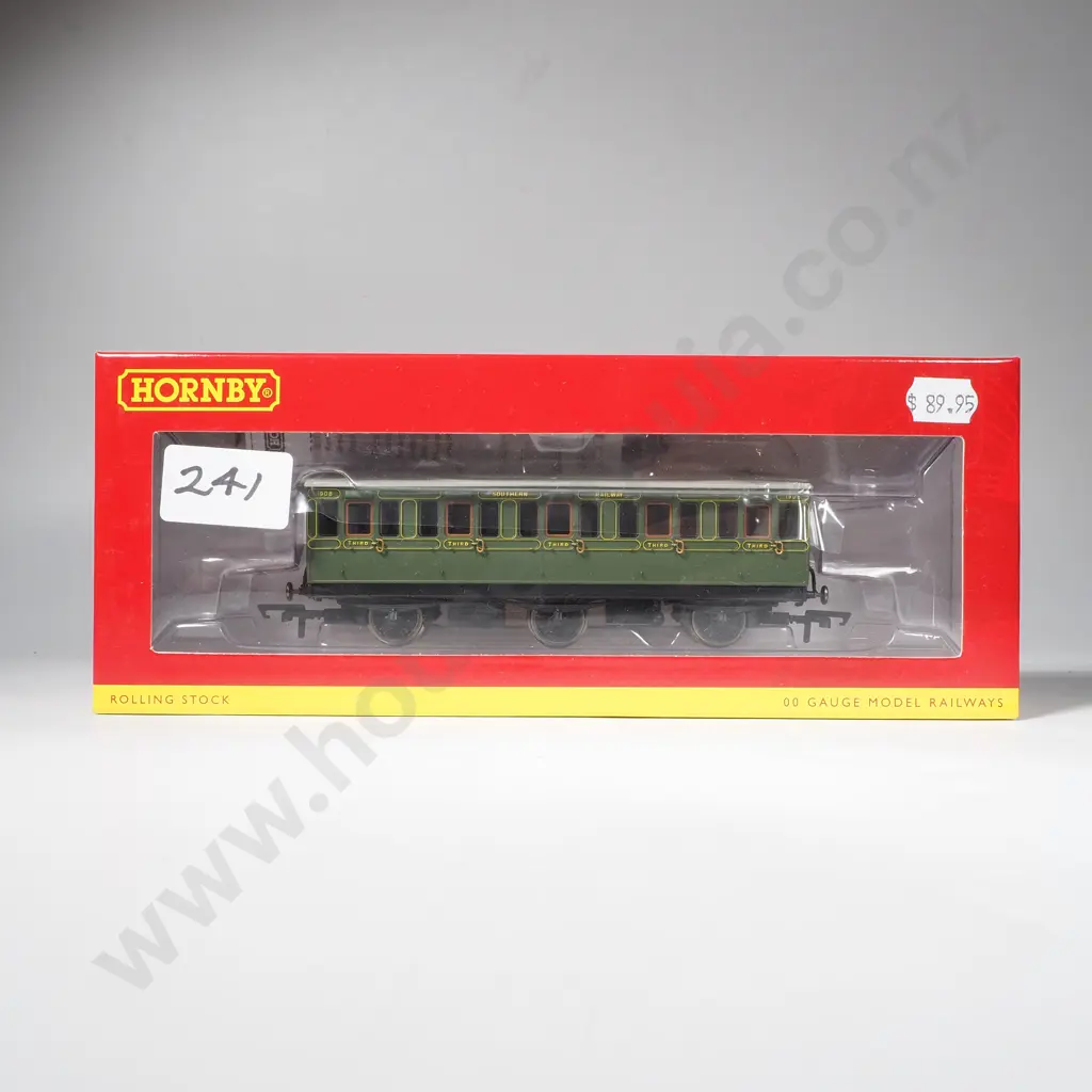 Hornby - LSR 6 Wheel 3rd Class Coach - Mint in Box R40086 Image 1++