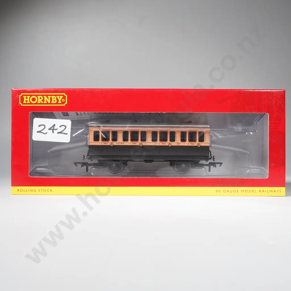 Hornby - L&SWR 4 Wheel 1st Class Coach - Mint in Box R40061 Image 1++